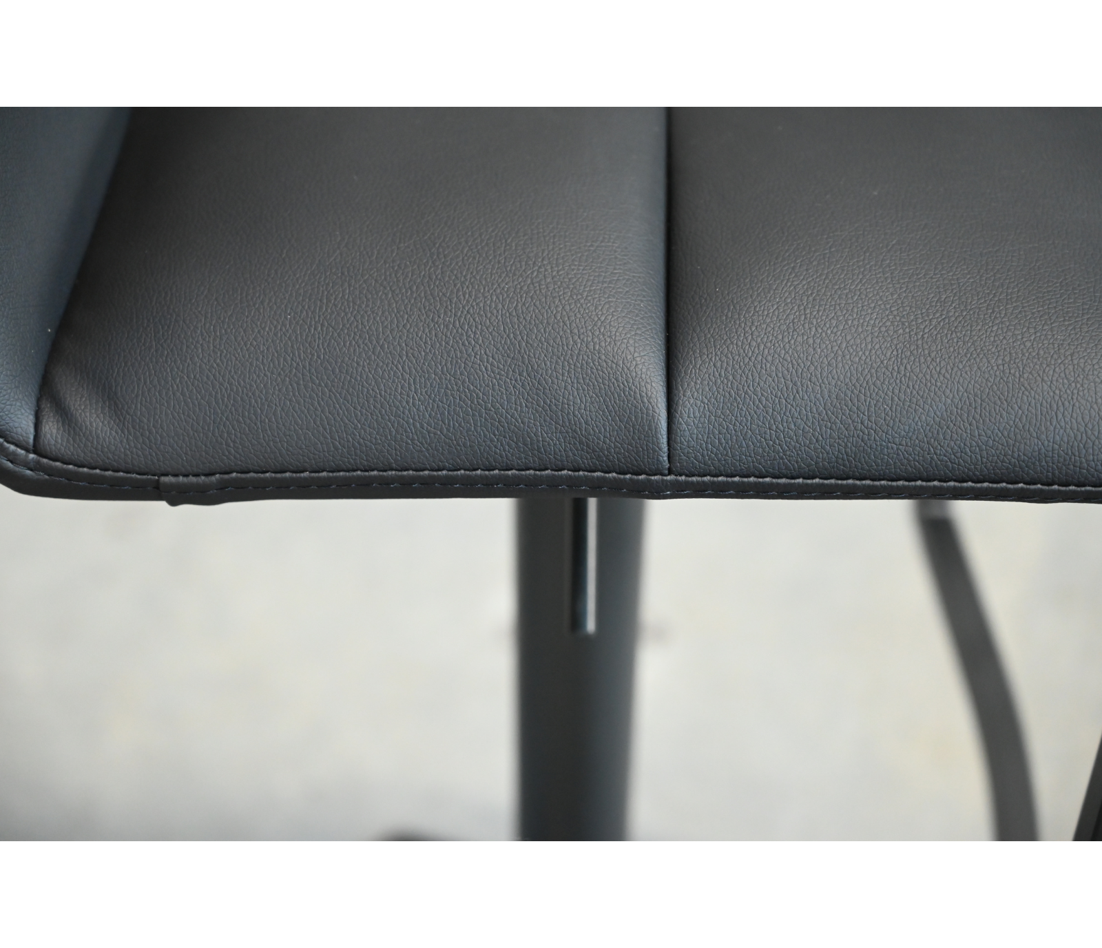 Dove Hydraulic Barstool - Black Leatherette