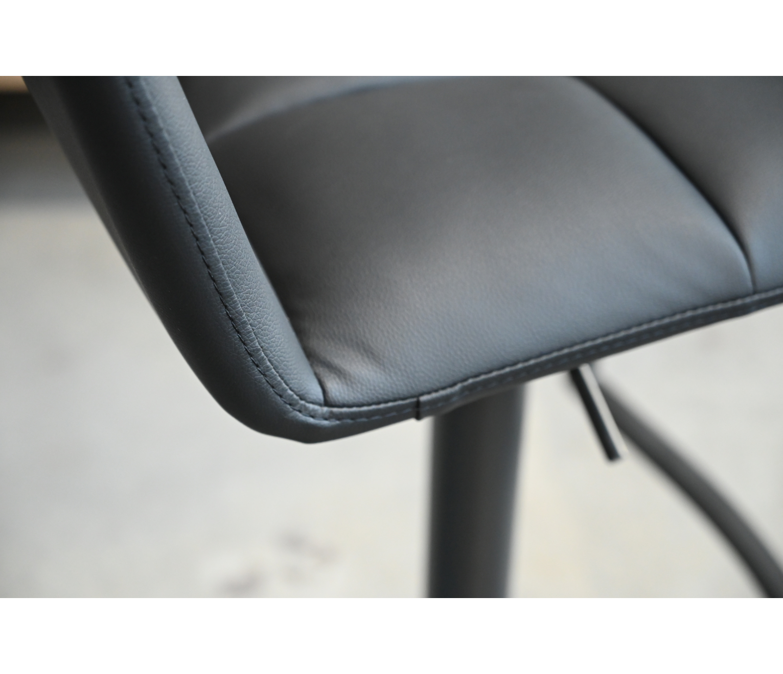 Dove Hydraulic Barstool - Black Leatherette